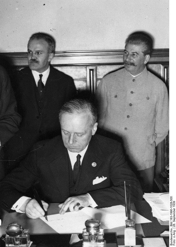 Signing of Soviet / Nazi Non-Aggression Pact
